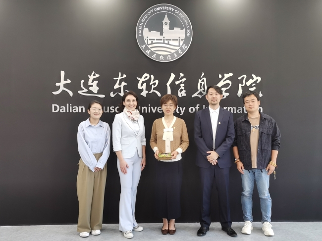 俄罗斯总统国民经济与公共管理学院设计与媒体传播学院院长访问我校