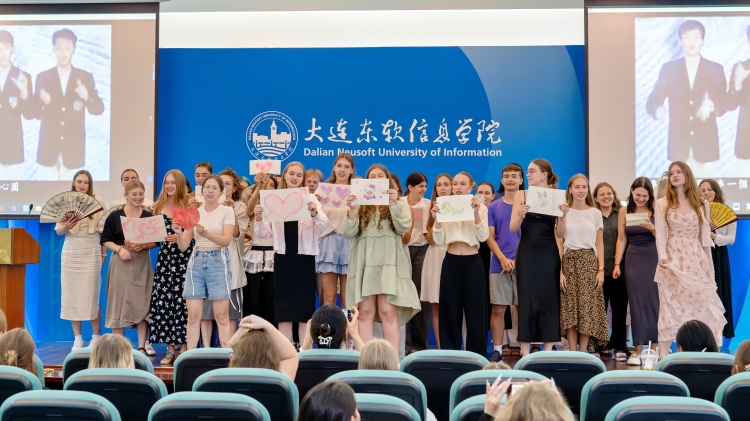 11结业式节目表演3.JPG