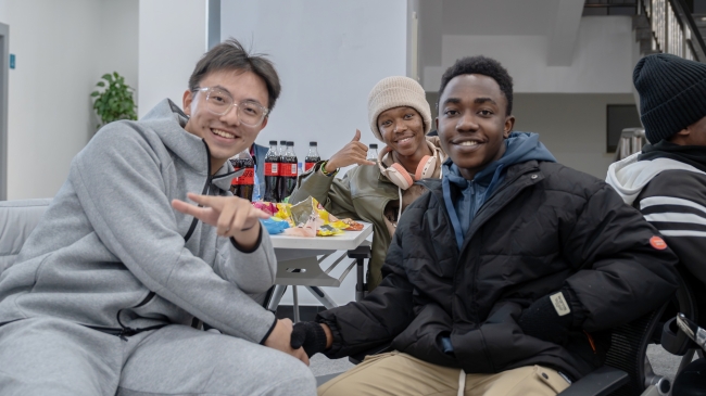 逐光启航，共筑友谊 | 2025级英语国际班开班仪式暨中外学生交流会