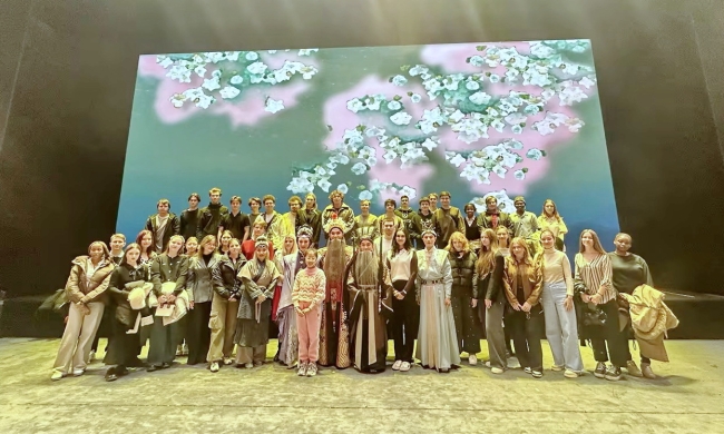 跨国界文化共鸣：留学生邂逅京剧经典